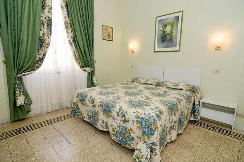 Oasi Pensión 3*